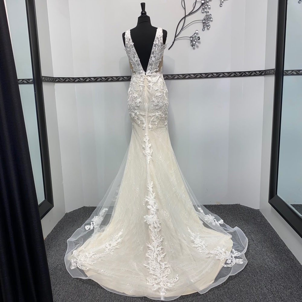 Off White Lace Fit & Flare Bridal Gown - Picture 6 of 6